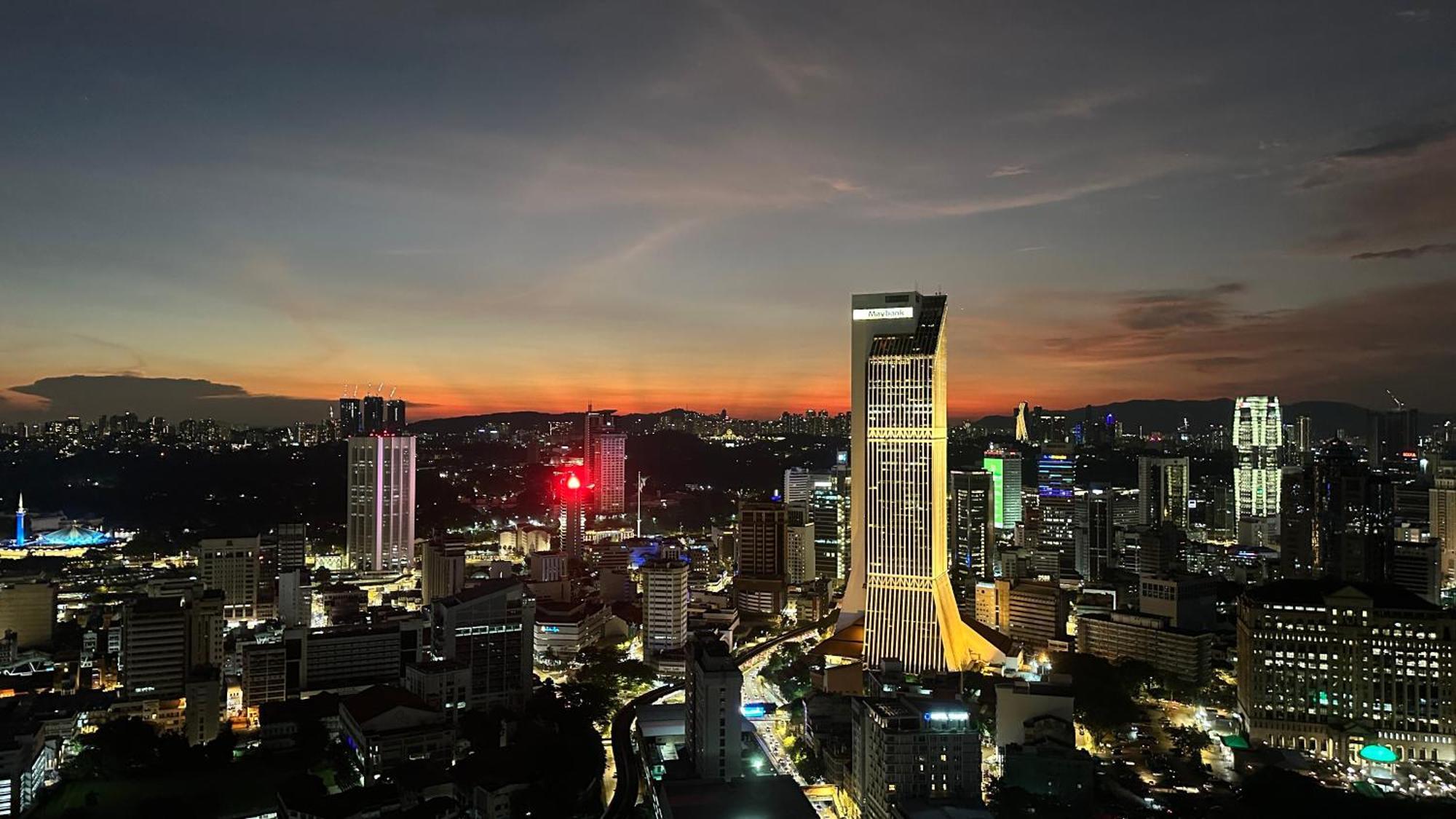 Skyline View In Bukit Bintang The Robertson 42f Pangsapuri