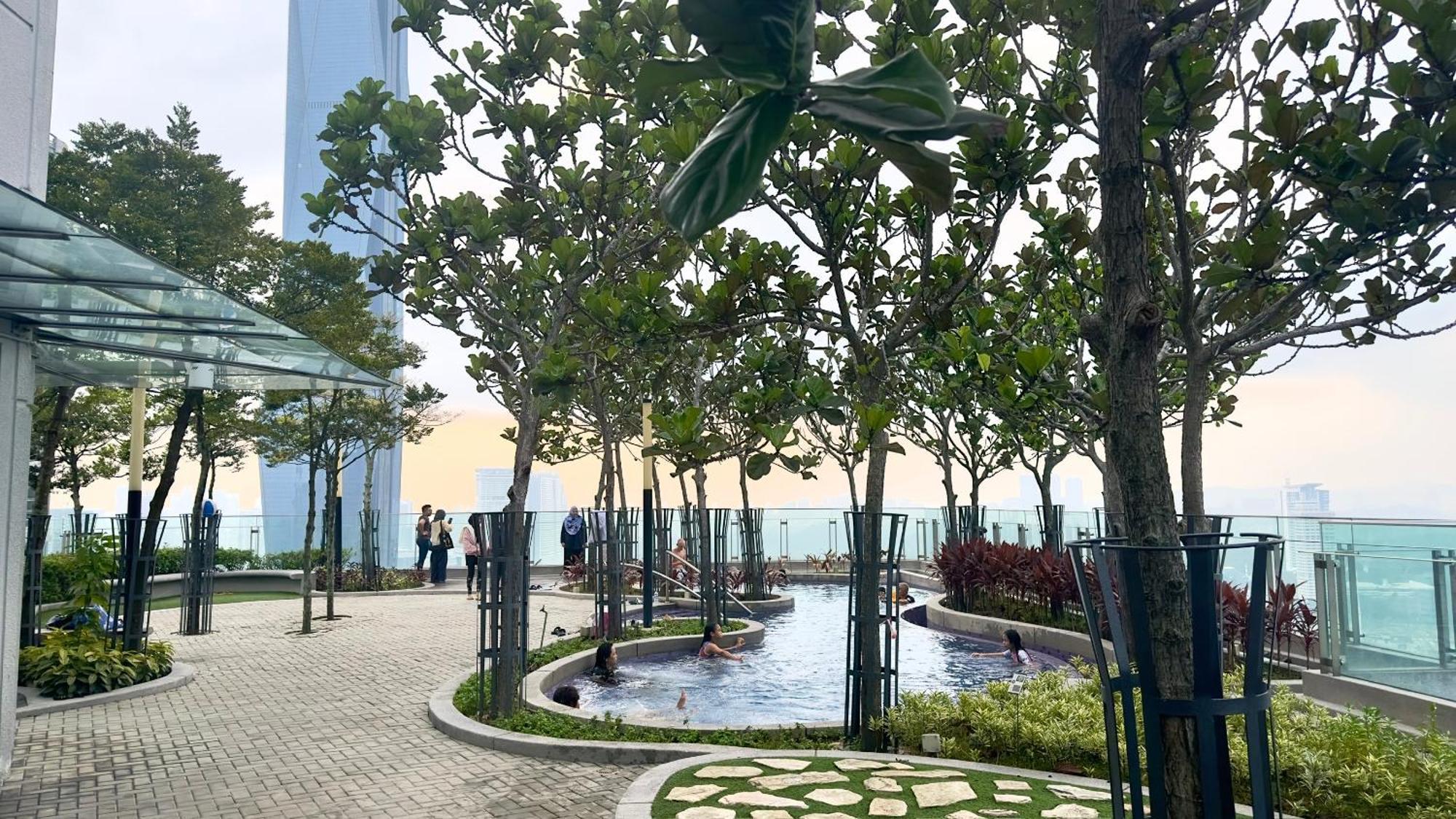 Apartment Skyline View In Bukit Bintang The Robertson 42f *